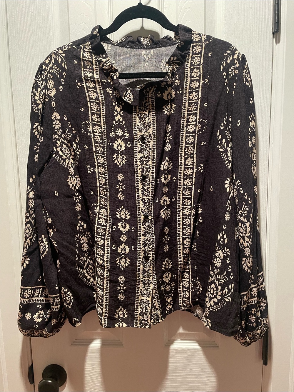 Black & Cream Floral-Print Long Sleeve Boho Blouse